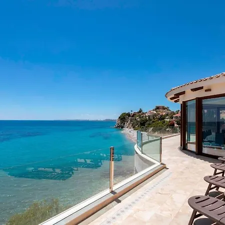 Irene: Beachfront Luxury With Sea Views And Private Pool Alicante