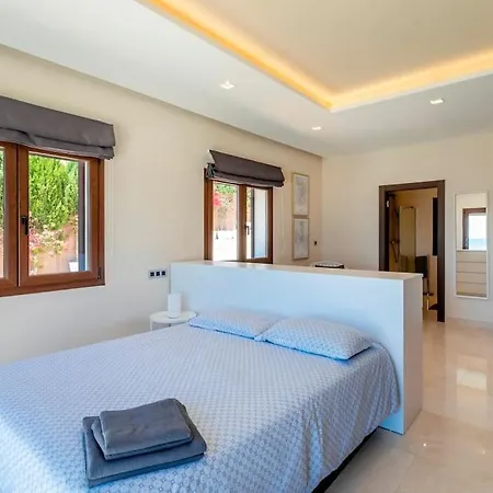 Villa Irene: Beachfront Luxury With Sea Views And Private Pool Alicante